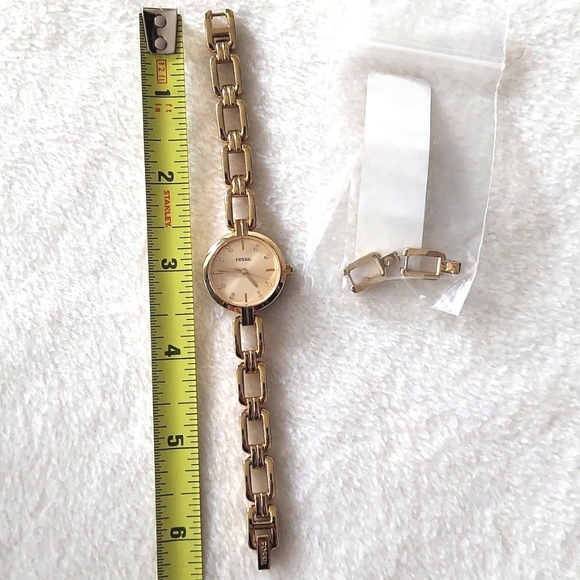 Fossil Watch Goldtone WORKING - comes with battery and two extra links‎ - Picture 4 of 6
